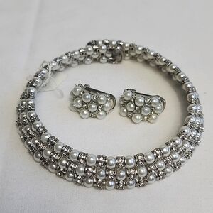 Elegant Silver & Pearl choker rhinestone choker clip on earrings necklace set.